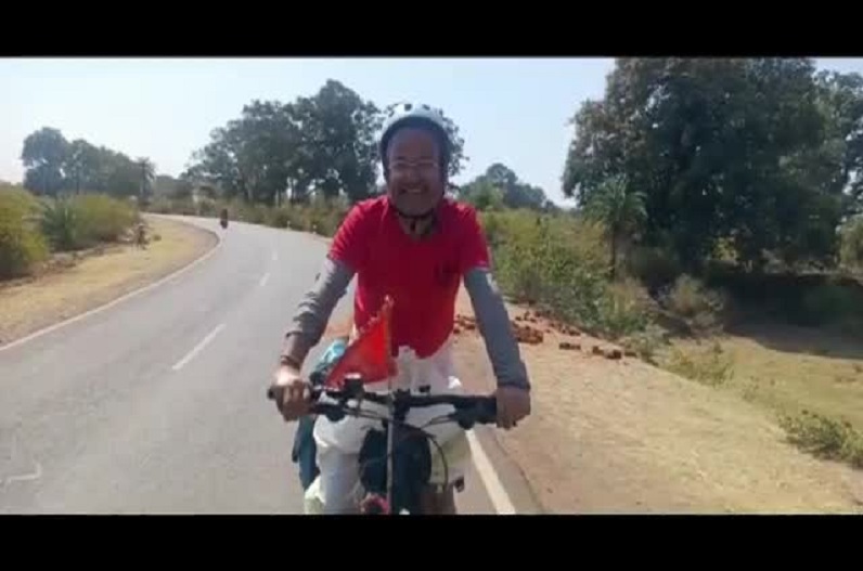 62 year old man doing Narmada parikrama on bicycle for 5 purposes