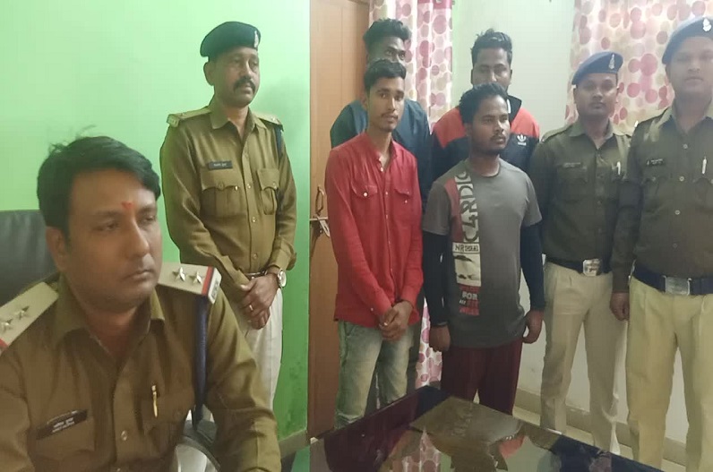 Balrampur News : मुर्गे की दुकान में धौंस दिखाकर ऐसा काम कर रहे थे फर्जी पुलिसकर्मी, उसके बाद जो हुआ..