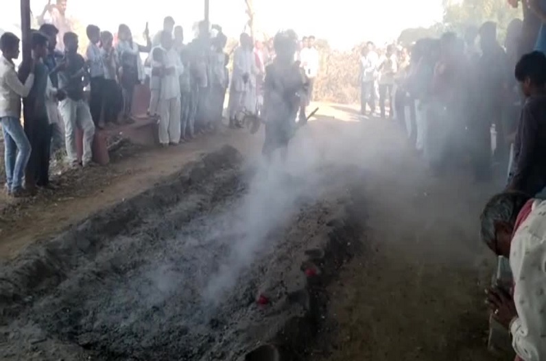 Neemuch News: आस्था के नाम पर सैकड़ों की संख्या में लोगों ने किया ऐसा काम, खौफनाक मंजर देख कांप उठेगी रूह