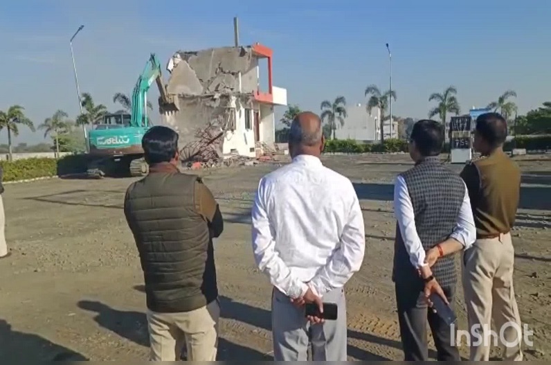 Office of illegal pump on Kamaliya bypass demolished