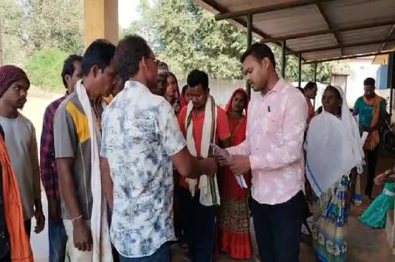 Bhanupratappur news: भेंट मुलाकात कार्यक्रम में मांग के बावजूद इस समाज को नहीं मिल रहा जाति प्रमाण पत्र, बौखलाए लोगों ने तहसीलदार को सौंपा ज्ञापन
