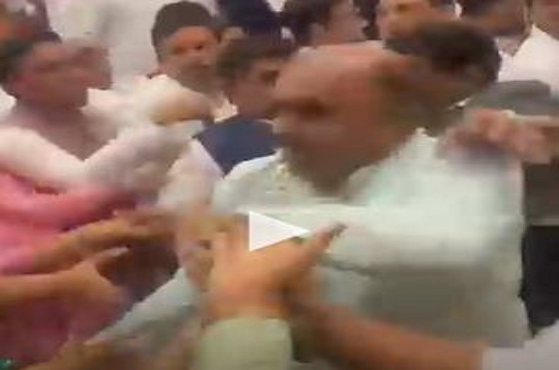 BJP candidate Rekha Gupta slapped an AAP councilor Pramod Gupta in MCD House