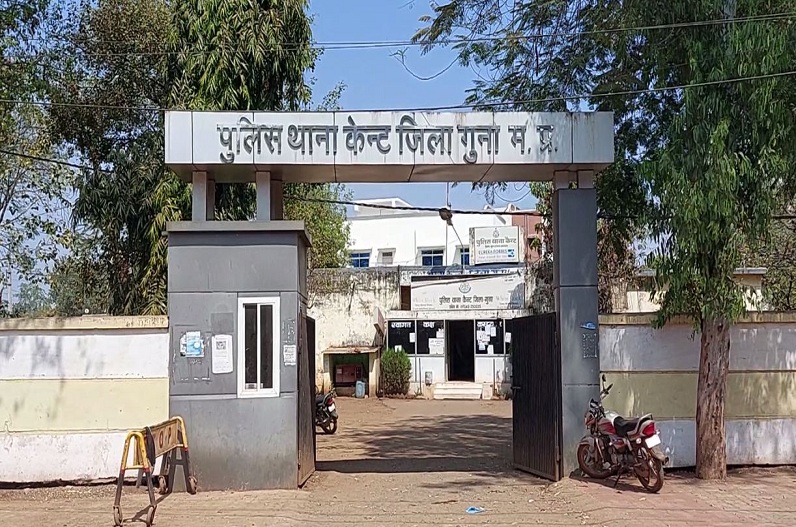 Crazy lover fired on girl