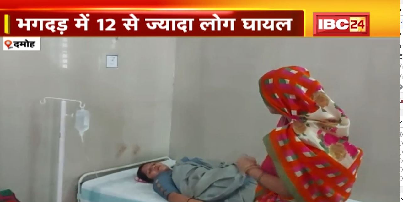 दमोह में विकास यात्रा के दौरान पंडाल के अंदर घुसी गाय। भगदड़ में 12 से ज्यादा लोग घायल