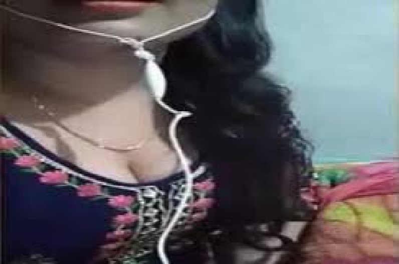 एक मम्मी का गंदा खेल, अपने आशिक को करती थी वीडियो कॉल, खुद के साथ बेटी को भी रखती थी कैमरे के सामने