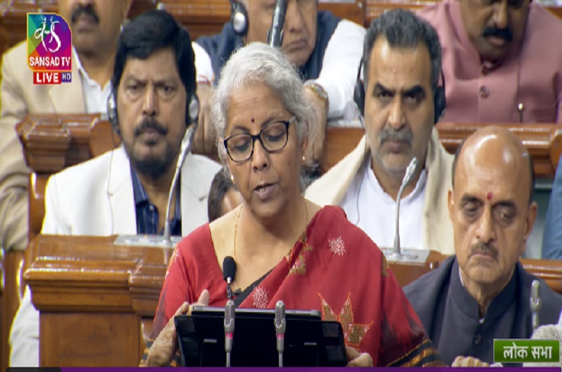 #Budget2023 : केंद्रीय वित्त मंत्री ने संबलपुरी सिल्क साड़ी को पहनकर किया बजट पेश, यह है इसके पीछे की खास वजह