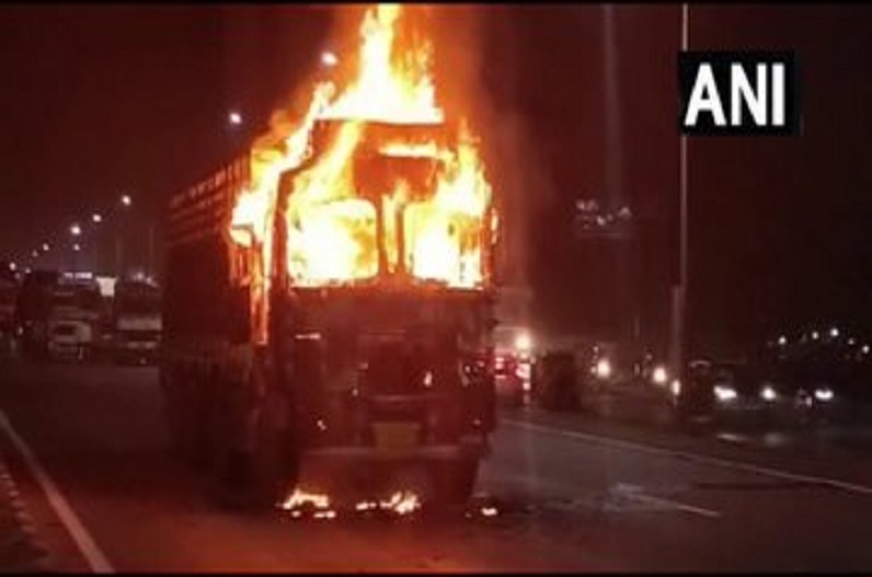 fire in moving truck in indore
