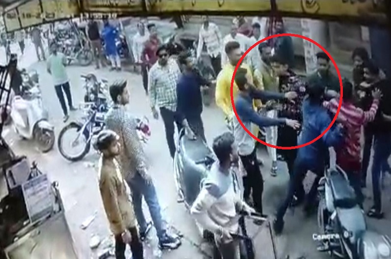 Katni crime news: बेखौफ बदमाश..! नगर निगम के सामने ही कर रहे थे ऐसी हरकत, वीडियो वायरल
