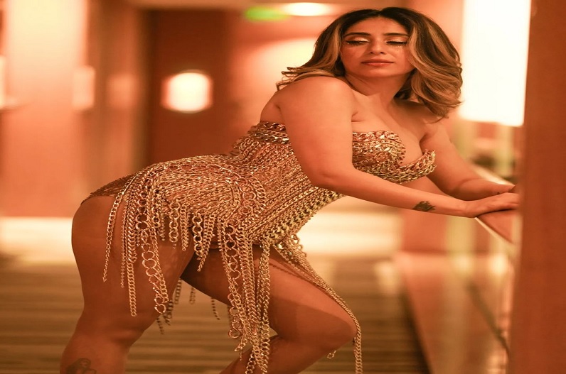 Neha Bhasin New Sexy Video