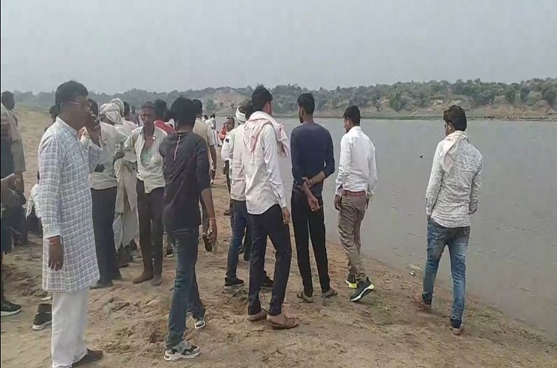 Chambal accident: Rescue teams took out bodies of 4 women and 1 man after 38 hours of searching