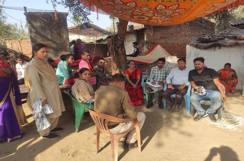 Janjgir-champa news: नाबालिग लड़की के साथ किया जा रहा था ऐसा काम, तभी आ धमके आला अधिकारी, फिर जो हुआ..