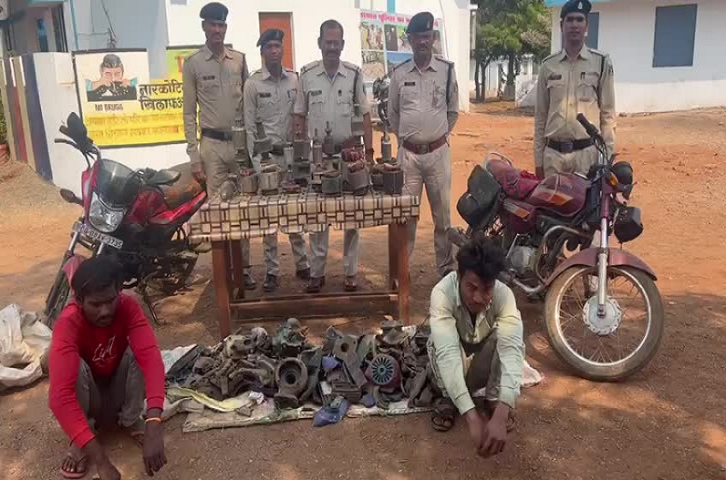 Police arrested the accused who steal motor pump from the fields