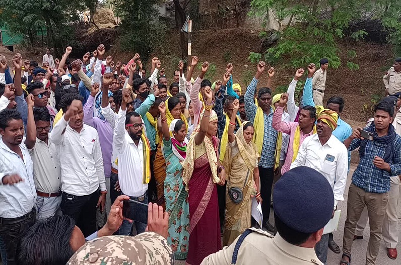 Kawardha News: गोंगपा के जिलाध्यक्ष जे लिंगा सहित 60 लोग गिरफ्तार, कार्यकर्ताओं ने पुलिस पर लगाए गंभीर आरोप