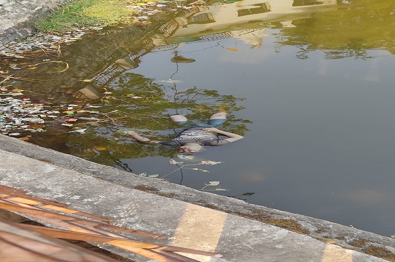Janjgir Champa News: लिंगेश्वर महादेव मंदिर के तालाब में मिली 3 दिन से लापता नाबालिग की लाश, क्षेत्र में मचा हडकंप