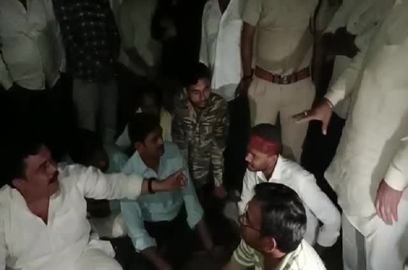 Furious over the power cut, Congress MLA Neeraj Dixit protested