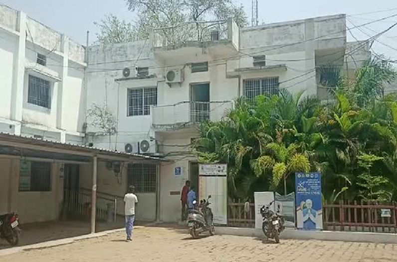 Two corporation employees suspended for corruption of crores in Budha Sagar beautification