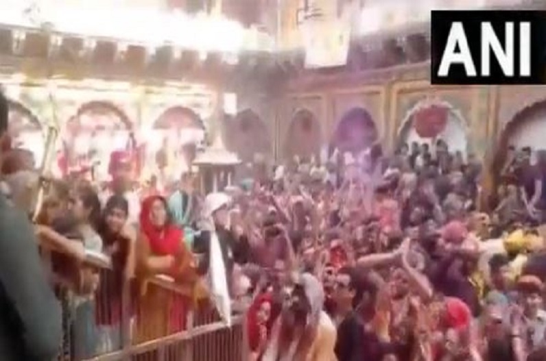 Holi took place in Mathura's Dwarkadhish temple