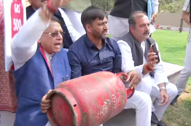 Gas cylinder in 500 rupees