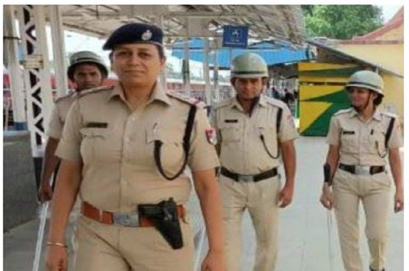 मेमू ट्रेन में हथियार लेकर कर रहे थे महिला की रेकी, समय रहते पीड़िता ने दिखाई होशियारी, चार आरोपी गिरफ्तार