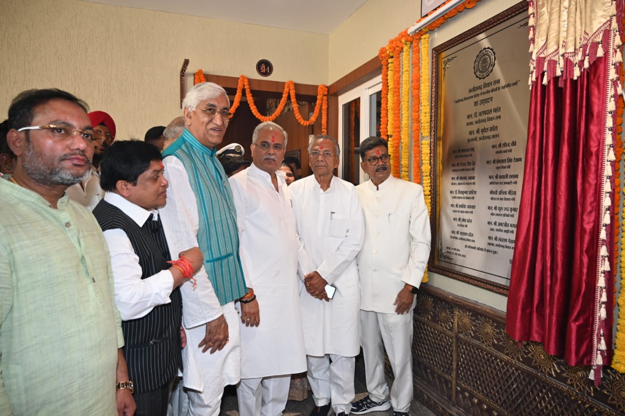 सीएम बघेल ने विधानसभा परिसर में मंत्रियों के लिए नवनिर्मित कक्षों का किया उद्घाटन…