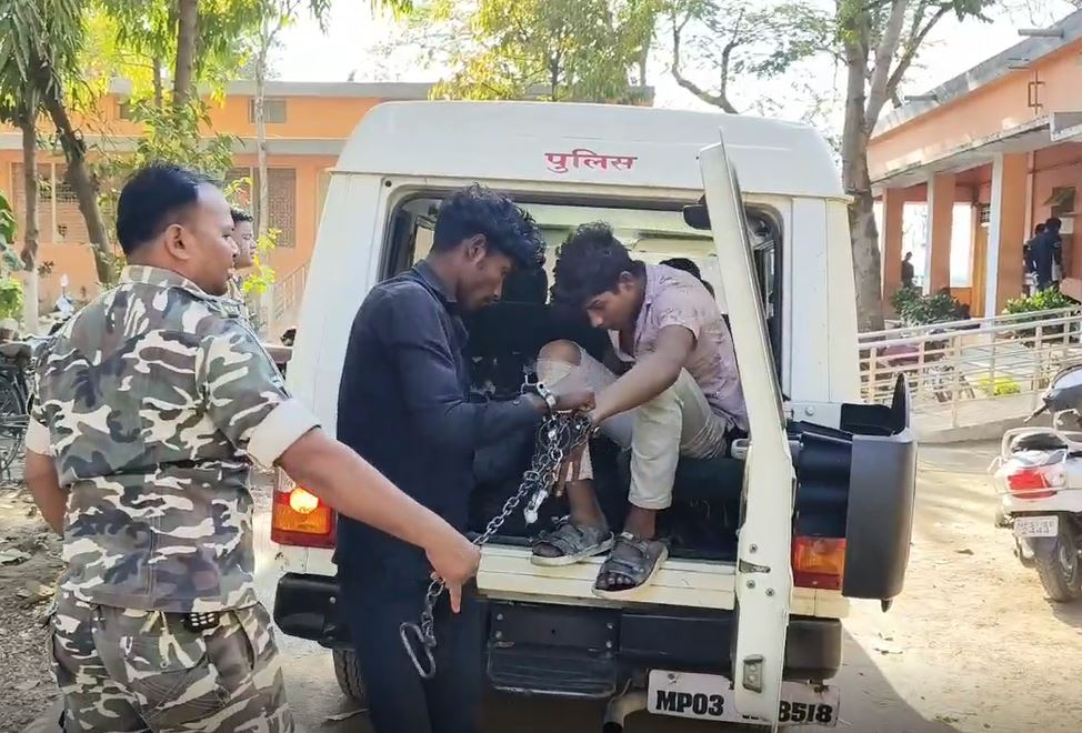 इस फेक ‘IPS’ के निशाने में रहती थीं लड़कियां, नौकरी के नाम पर फर्जी भर्ती! फिर शुरू होता शोषण का खेल