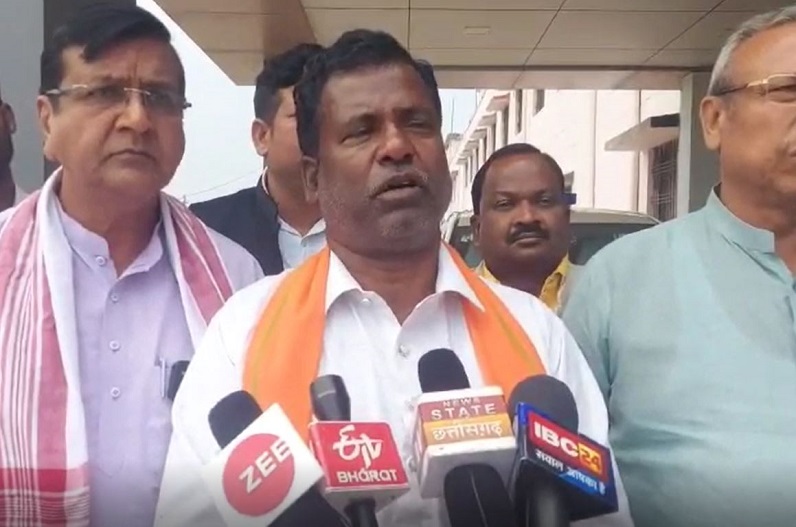 मुख्यमंत्री कन्या विवाह योजना में आदिवासी युवती की मुस्लिम युवक से कराई शादी, लड़की के परिजनों ने किया हंगामा