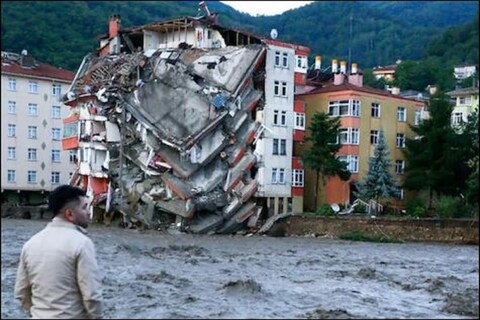 प्रकृति ने ढाया कहर ! बाढ़ की चपेट में आने से 14 लोगों की मौत, हजारों लोग हुए बेघर…