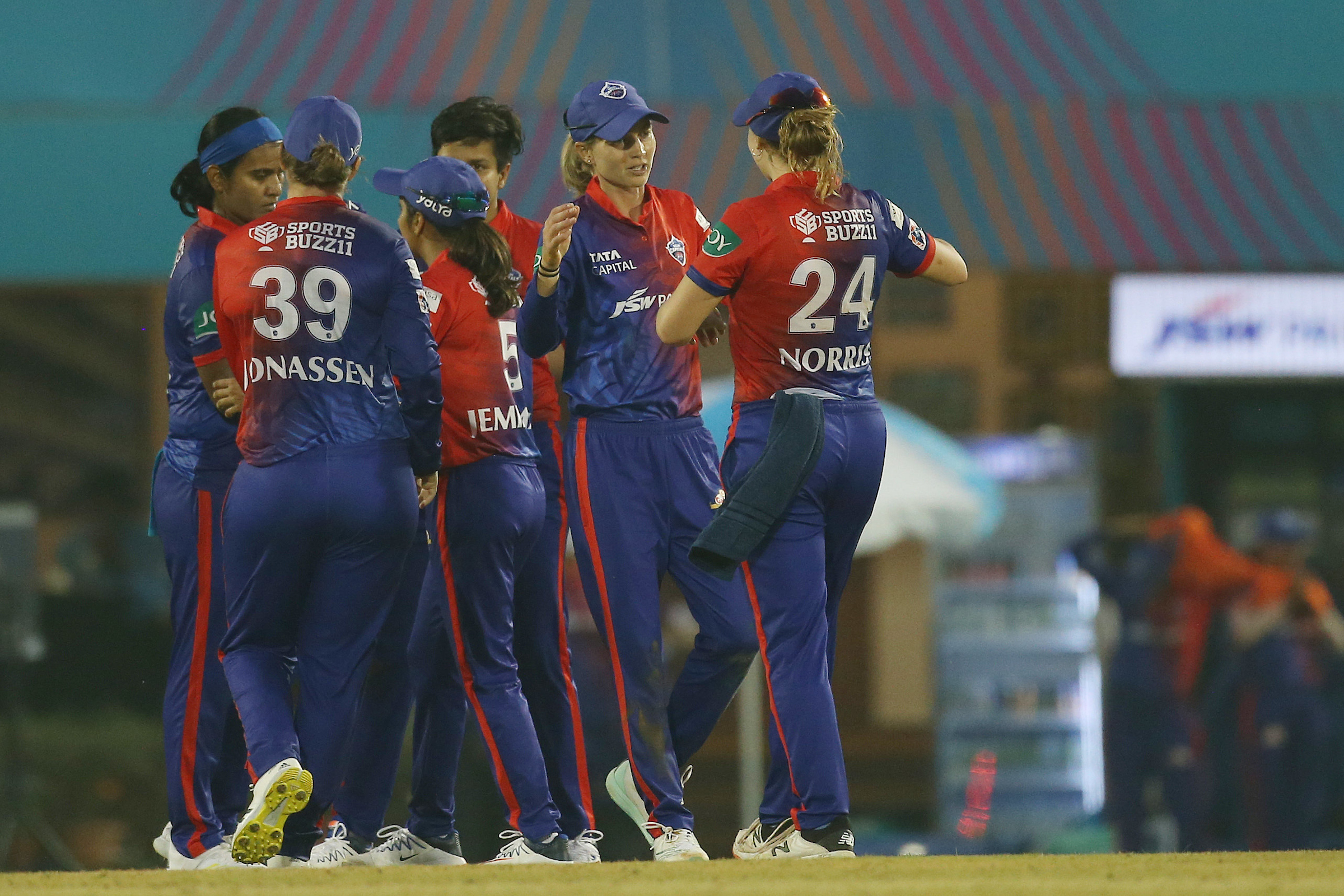 WPL 2023 : RCB की लगातार पांचवी हार, दिल्ली कैपिटल्स ने छह विकेट से रौंदा…