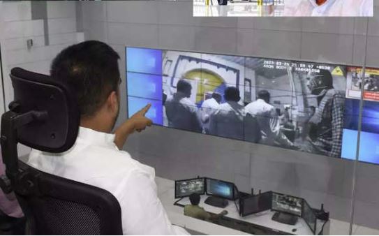 आधी रात को जेल में रोने लगा माफिया अतीक अहमद! ‘ऑपरेशन जेल’ की टीम को देख आया पसीना