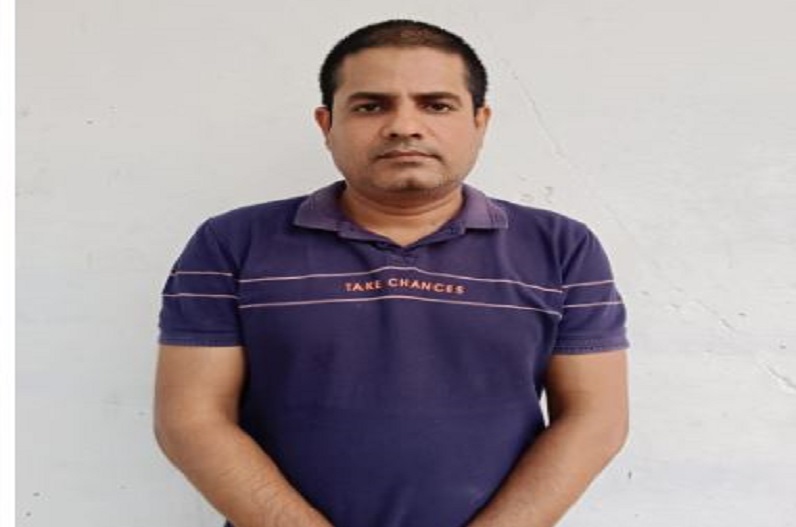 CG News: ब्रेस्ट का इलाज कराने आयी युवती, ड्रेसिंग करने पहुंच गया रेडियोग्राफर, कर दी ऐसी हरकत, गिरफ्तार