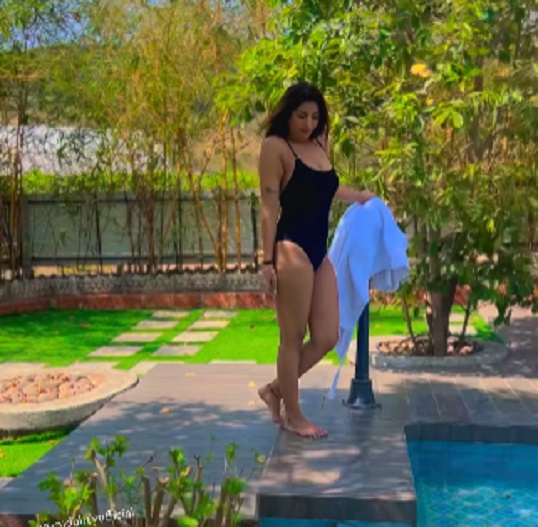 Poonam Dubey New Sexy Video