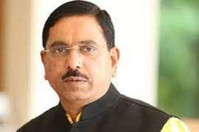 कांग्रेस के राज में नहीं थी बिजली, इसलिए बढ़ी जनसंख्या, केंद्रीय मंत्री प्रह्लाद जोशी ने दिया चौकाने वाला बयान