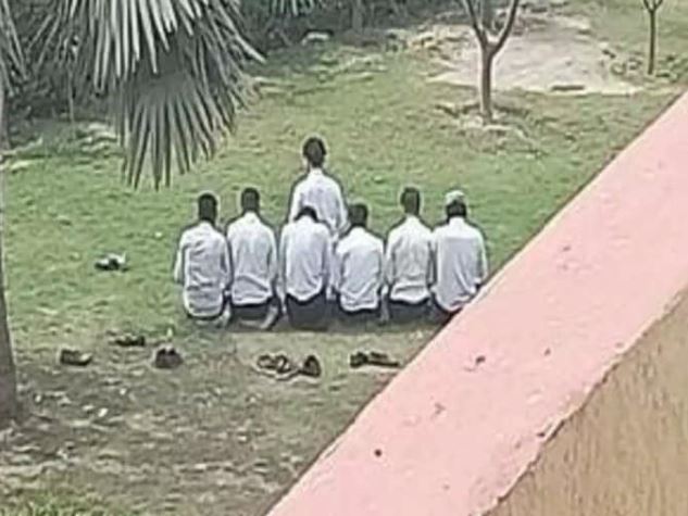 मथुरा की संस्कृति यूनिवर्सिटी में 7 छात्रों ने खुले में पढ़ी नमाज! वीडियो वायरल होने पर मचा बवाल