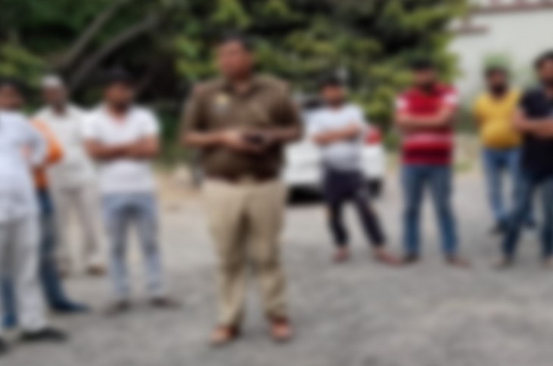 गांव में इस हालत में मिली 14 वर्षीय की नाबालिग, देखकर ग्रामीण भी रह गए दंग