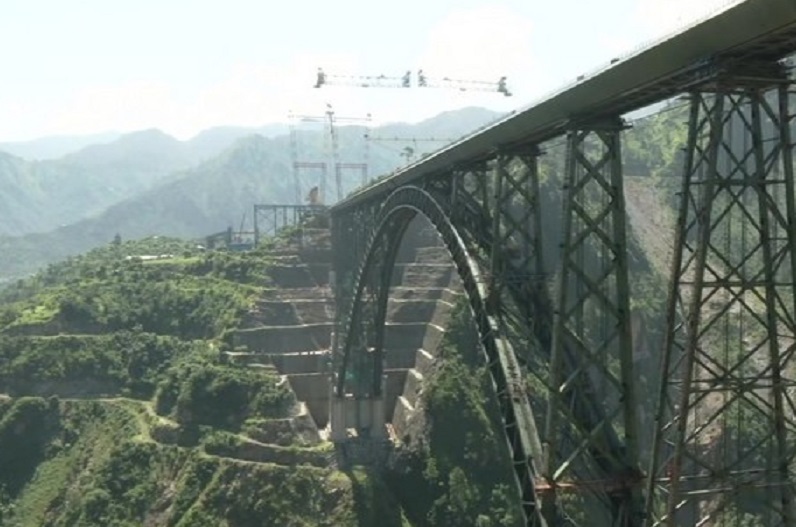 दुनिया के सबसे ऊंचे रेलवे पुल का जल्द होगा उद्घाटन, जानें क्या है खास