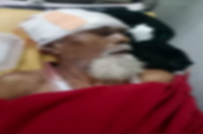 Bike collided with an old man walking on the road, died during treatment