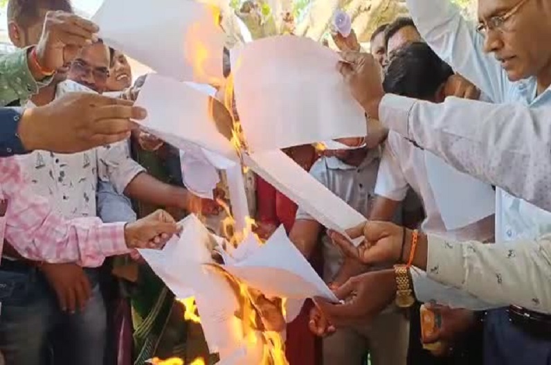 Panchayat secretaries demonstrated by burning the copies of the government issued regarding the return of work