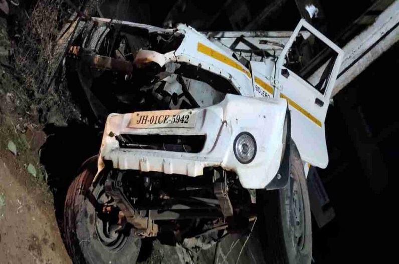 Jashpur News: तेज रफ्तार का कहर.. पिकअप के पलटने से वाहन चालक की दर्दनाक मौत 