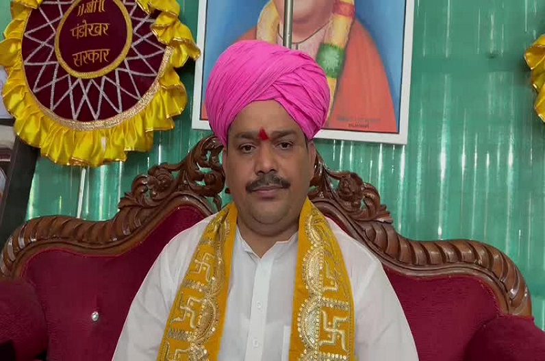 Former Assistant Agricultural Extension Officer threatened to kill Peethadhishwar Gurusharan Maharaj