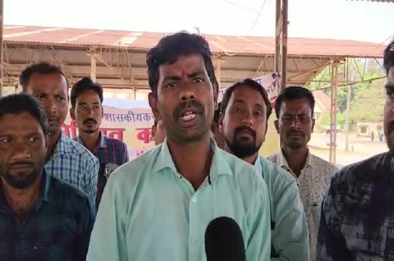 Villagers wandering for birth certificate including caste, residence due to strike of secretaries