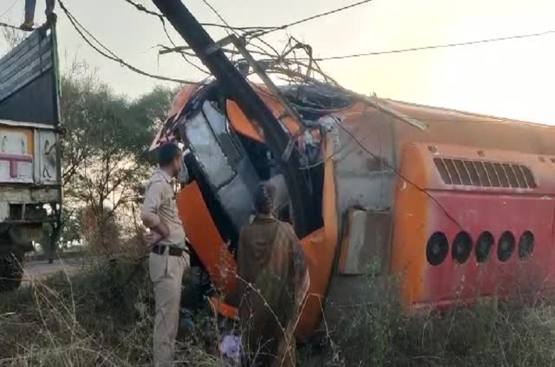 Bus full of passengers overturned while trying to save Nilgai