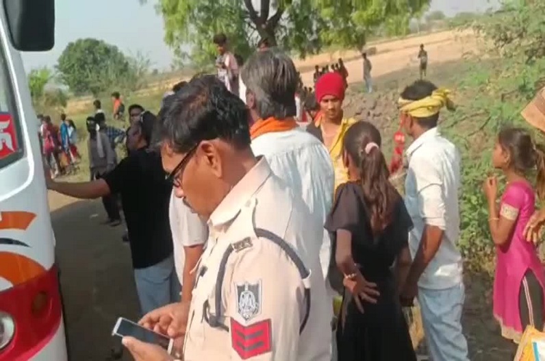 Khargone News: मजदूरों से भरा पिकअप अनियंत्रित होकर पलटा, 20 से ज्यादा लोग घायल