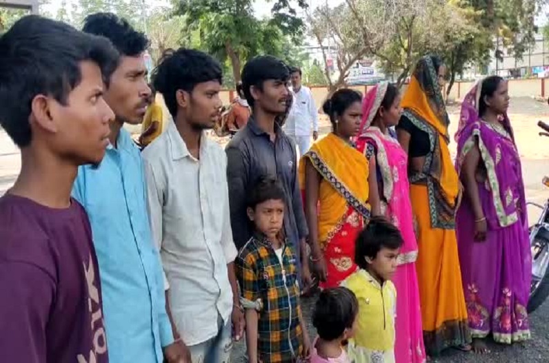 8 tribal bonded laborers were freed by Jan Sahas Sanstha