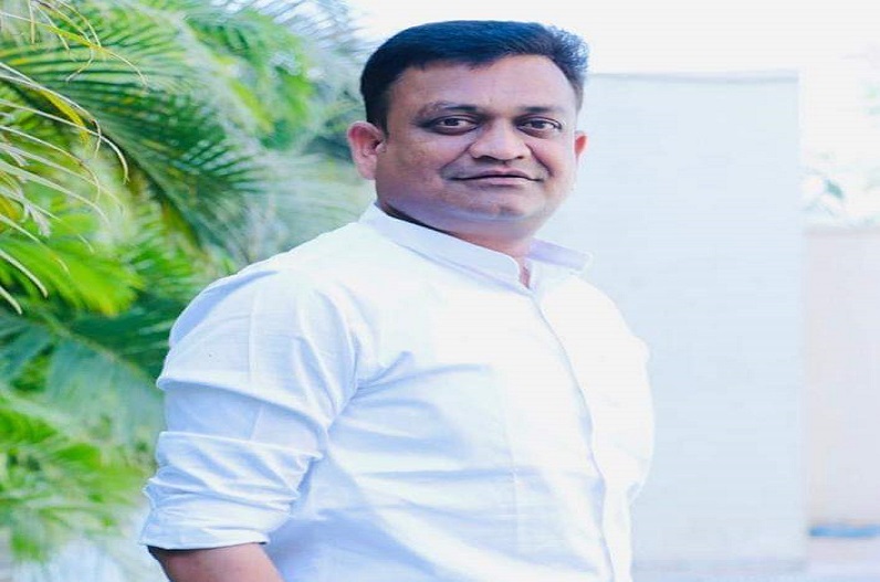 Narmadapuram news: ‘हमें गुंडे लाकर धमकाते और मारने की धमकी देते हैं..’, BJP महिला मोर्चा प्रदेशाध्यक्ष के बेटे पर लगे गंभीर आरोप