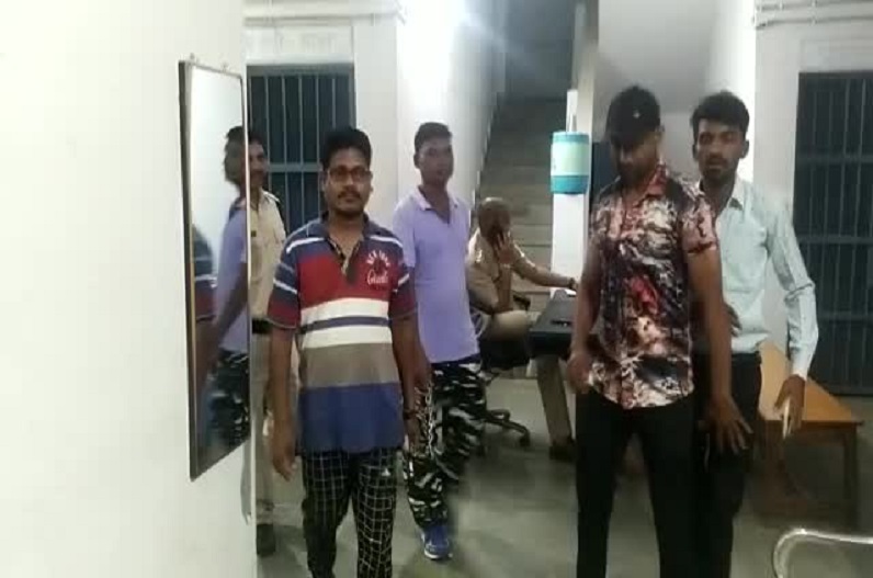 Ambagarh news: सट्टा कारोबारी चढ़ा पुलिस के हत्थे, खुलेआम चलता है अवैध कारोबार