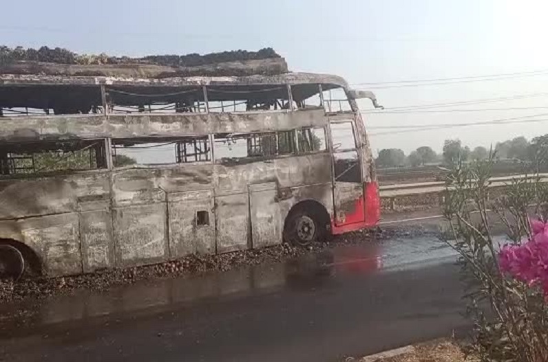 Passenger bus caught fire on Thikri Sai Mandir Four Line Highway
