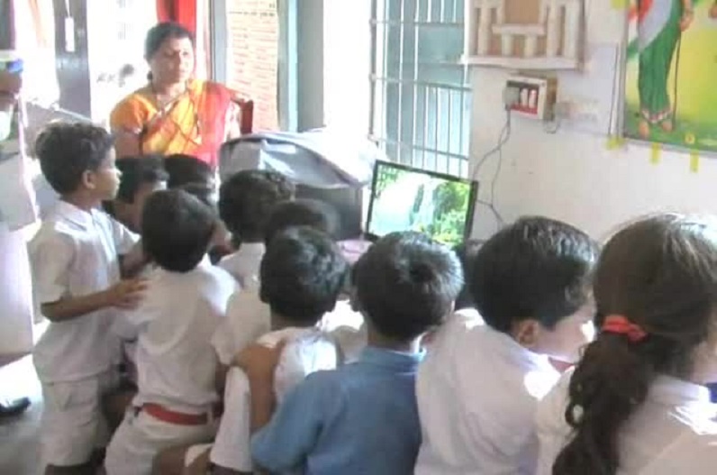 Dhamtari news: प्राइवेट स्कूलों की मनमानी से परेशान हुए मासूम बच्चे, झेल रहे ऐसी परेशानियां