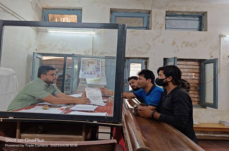 Dongargarh News: गांव के ग्राम पटेल ही कर रहे ऐसी हरकत, आक्रोशित ग्रामीणों ने SDM से की शिकायत