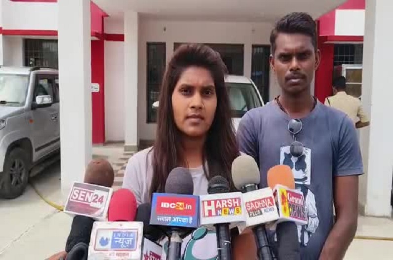 Sarangarh news: परीक्षा से वंचित हुई कॉलेज की छात्रा, मिन्नते करने पर भी नहीं माने शिक्षक, लगा रही न्याय की गुहार