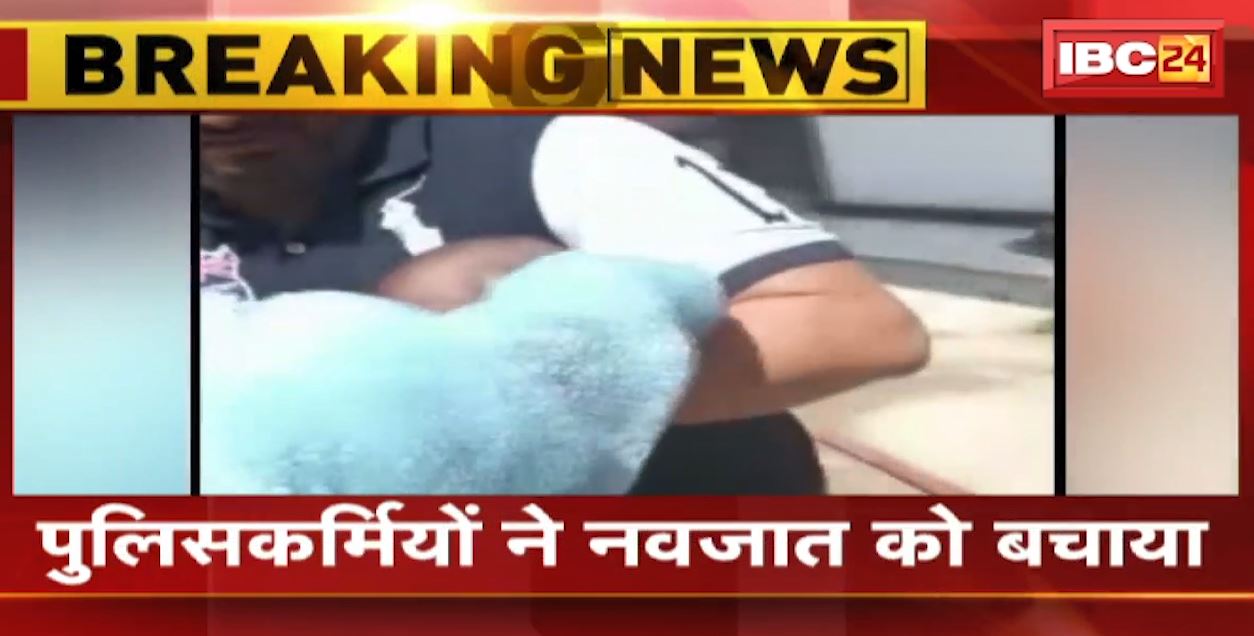 दिल्ली के रोहिणी अस्पताल में लगी आग। चारो तरफ मची अफरातफरी, पुलिसकर्मियों ने बचाई नवजात की जान। देखिए..